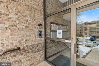 437 Christopher Ave unit 23, Gaithersburg, MD 20879 - photo 2