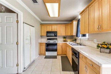 208 Myrtle Dr, Hurst, TX 76053 - photo 3