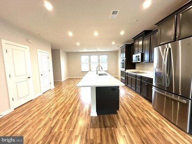 13518 Innovation Station Loop, Herndon, VA 20171 - photo 4