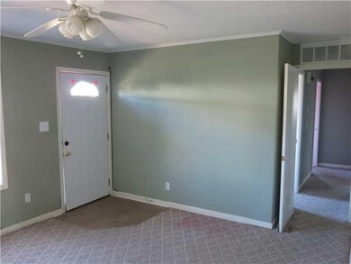Entry/Foyer.