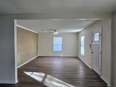 527 W Ford St, Denison, TX 75020 - photo 6