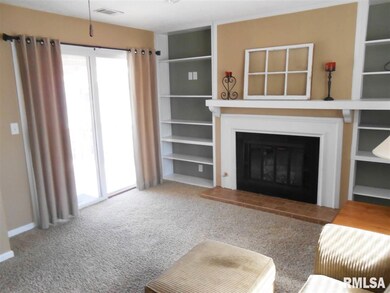 2426 E 51st St unit E, Davenport, IA 52807 - photo 2