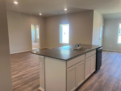 1205 E Ruger Ln, Mustang, OK 73064 - photo 4