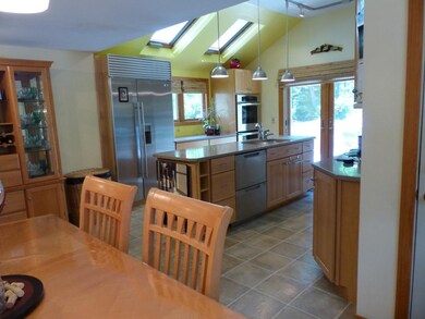 16 Stokes Rd, Londonderry, NH 03053 - photo 2