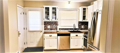 122 Everglade Ave, Warwick, RI 02886 - photo 3