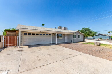 7047 W Almeria Rd, Phoenix, AZ 85035 - photo 2