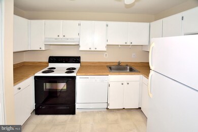4156 Pleasant Meadow Ct unit 108F, Chantilly, VA 20151 - photo 6