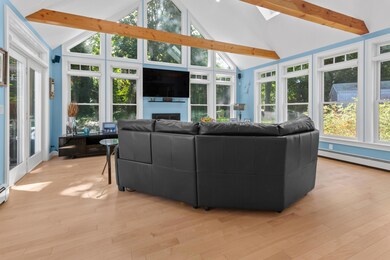 CUSTOM BLINDS ON WINDOWS