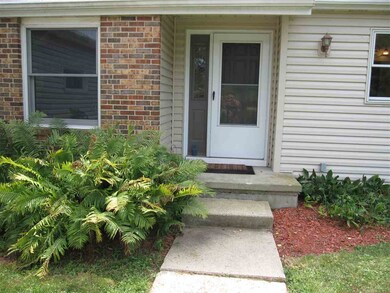 6047 Whalen Rd, Fitchburg, WI 53593 - photo 3