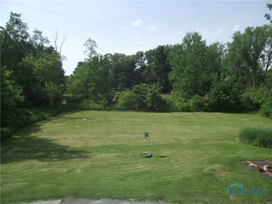 3/4 Acre backs up to Michigan