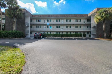 5635 Rattlesnake Hammock Rd unit 102D, Naples, FL 34113 - photo 2