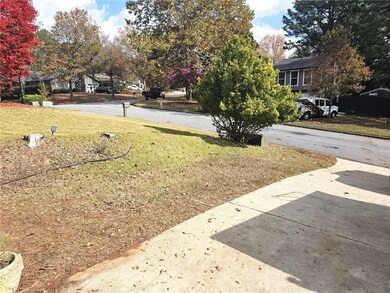 10085 Old Woodland Entry, Alpharetta, GA 30022 - photo 4