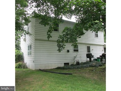 173 Floral Dr, Morrisville, PA 19067 - photo 4