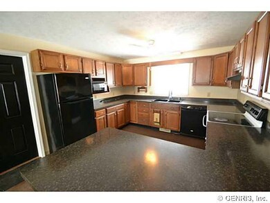 Kitchen. Fully applianced kitchen.