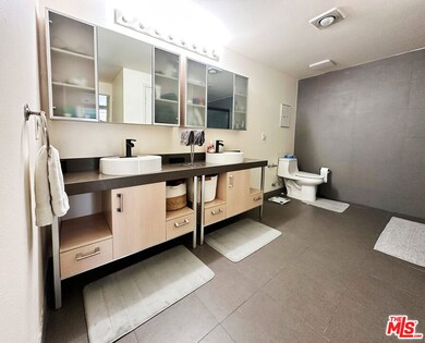 Vero Lofts unit 521, Los Angeles, CA 90017 - photo 6