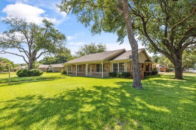 1249 Wedgewood Dr, Cleburne, TX 76033 - photo 4