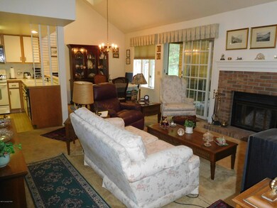 116 Duck Hollow Cir, Stroudsburg, PA 18360 - photo 3