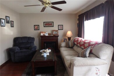 NICE LIVING ROOM WITH LAMINATE FLOORS...ELECTRIC F