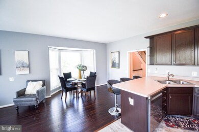 8932 Singleleaf Cir, Lorton, VA 22079 - photo 4