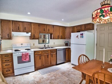 152 Charlton St, Oxford, MA 01540 - photo 4