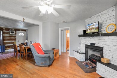 967 Winchester Grade Rd, Berkeley Springs, WV 25411 - photo 6