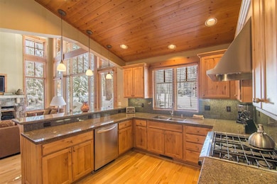 12445 Lookout Loop unit F16-05, Truckee, CA 96161 - photo 5