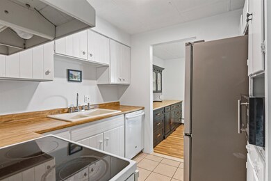 100 Kennedy Dr unit 19, South Burlington, VT 05403 - photo 6