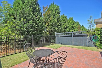 Peaceful & Private Backyard