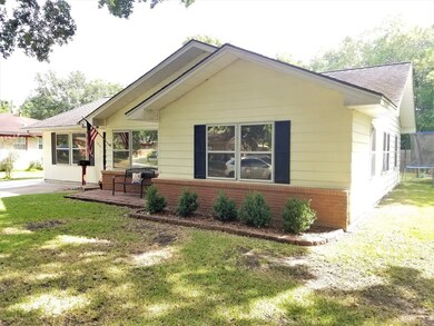 1413 Andrea Dr, Bay City, TX 77414 - photo 2