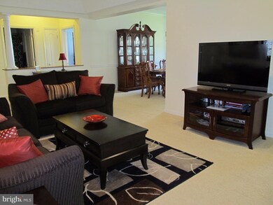 8609 Wintergreen Ct unit 206, Odenton, MD 21113 - photo 3