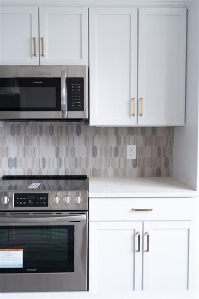*All photos are of similar floor plan and finishes