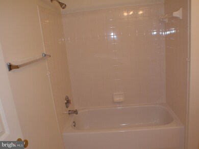 1709 Vonnies View Ct, Woodbridge, VA 22192 - photo 7