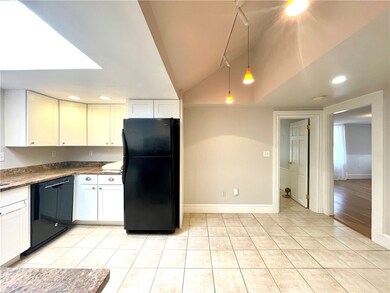 29 Gibbs Ave unit 2, Newport, RI 02840 - photo 4