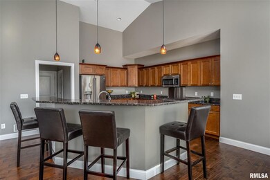 1653 Celtic, Davenport, IA 52807 - photo 6