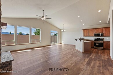 1232PickeralAve-6