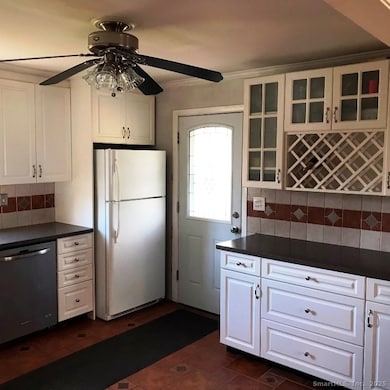 186 Chestnut Hill Ave, Waterbury, CT 06704 - photo 4