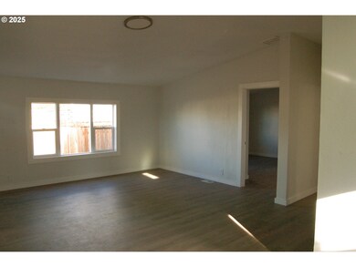 325 Goodyear St, Eugene, OR 97402 - photo 4