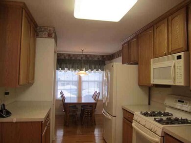 10 Edgebrook Ct, Algonquin, IL 60102 - photo 5