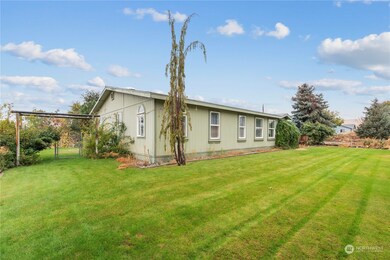 2494 5th St NE, East Wenatchee, WA 98802 - photo 3