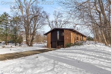 30080 Highmeadow Rd, Farmington Hills, MI 48334 - photo 2