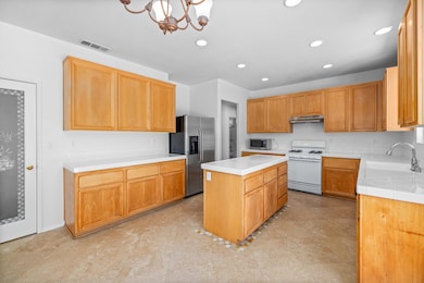 39221 Chantilly Ln-8