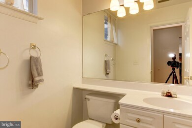 45051 Brae Terrace unit 102, Ashburn, VA 20147 - photo 4