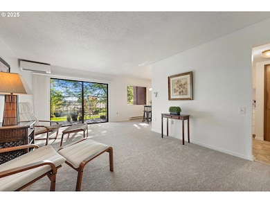 11490 SW Crown Dr unit 4, Portland, OR 97224 - photo 6