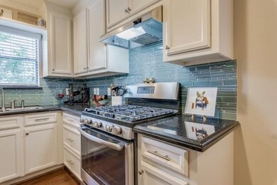 824 Yale St unit B, Houston, TX 77007 - photo 2