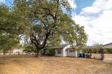 529 Avenue E, Poteet, TX 78065 - photo 4