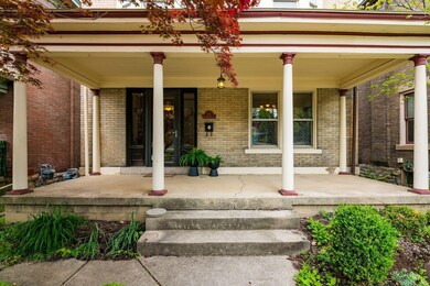 94 W Hubbard Av