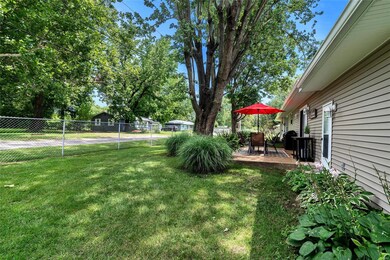 511 E Perry St, Maryville, IL 62062 - photo 4