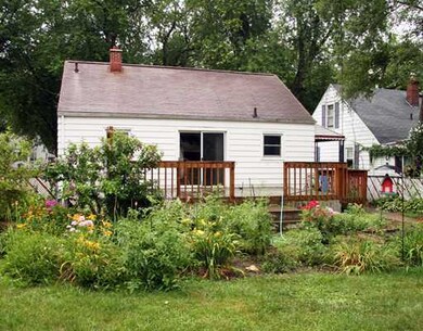 521 N Dexter Dr, Lansing, MI 48910 - photo 2