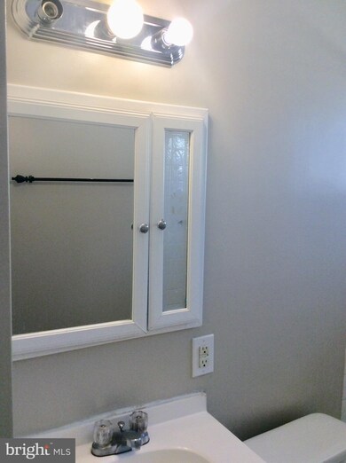 9226 Rolling View Dr, Lanham, MD 20706 - photo 3