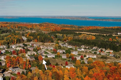 4311 Apple Tree Ln, Traverse City, MI 49685 - photo 4